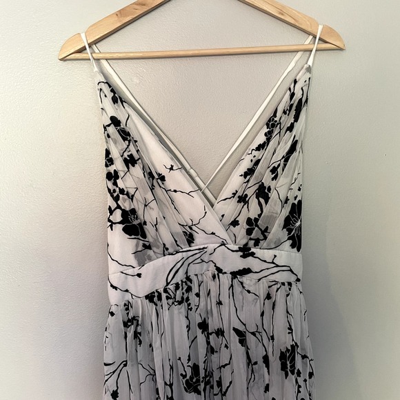 Meghan Los Angeles ENCHANTED GARDEN MAXI DRESS White & Black Floral Size Large - Picture 3 of 13